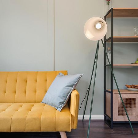 Chic 2 Bedroom Apartment Near Liverpool Street By Gold Stays Londýn Exteriér fotografie